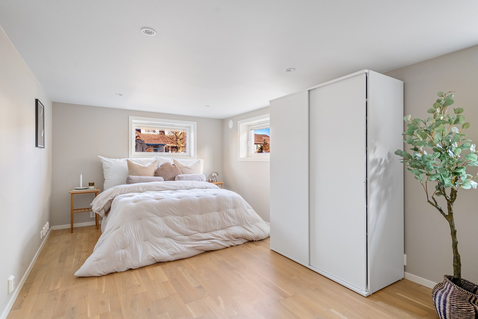 Kjellerstue/soverom i kjeller med varme i gulvet Galleribilde