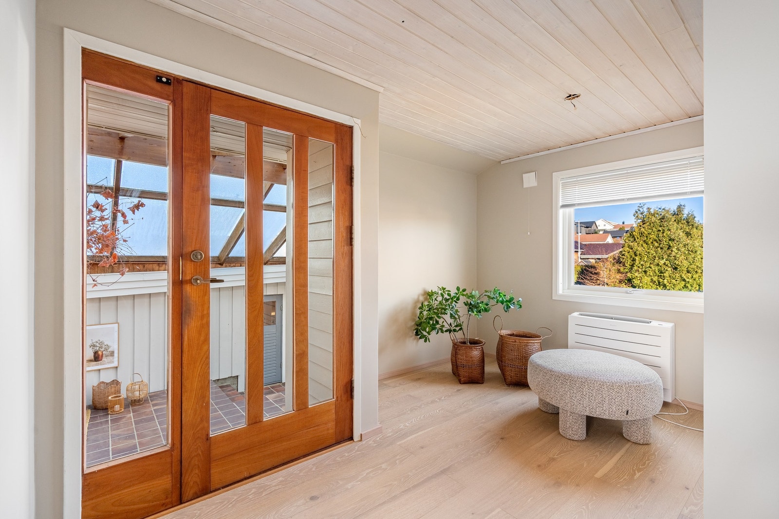 Rommet ved gangen var tidligere et soverom før forrige eier åpnet opp. Dette kan reverseres. Galleribilde