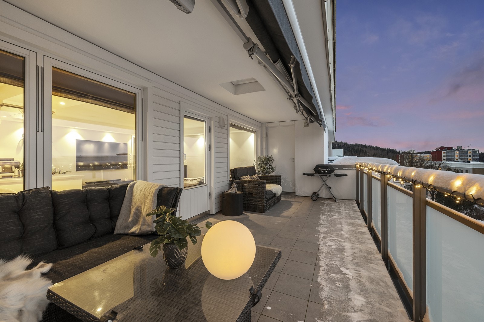 Dette er en lys og romslig 4-roms toppleilighet i 4. etasje - perfekt for familien, i et hyggelig og etablert borettslag. Foto av Mads Karlsen. Galleribilde