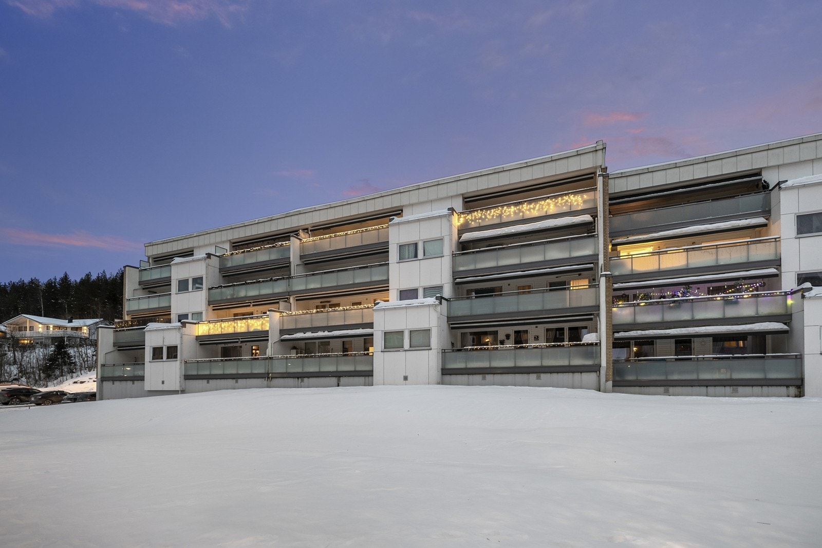 Området er kjent for sitt trygge og barnevennlige miljø, med lite trafikk og et godt etablert bomiljø som appellerer spesielt til familier og etablerere. Galleribilde