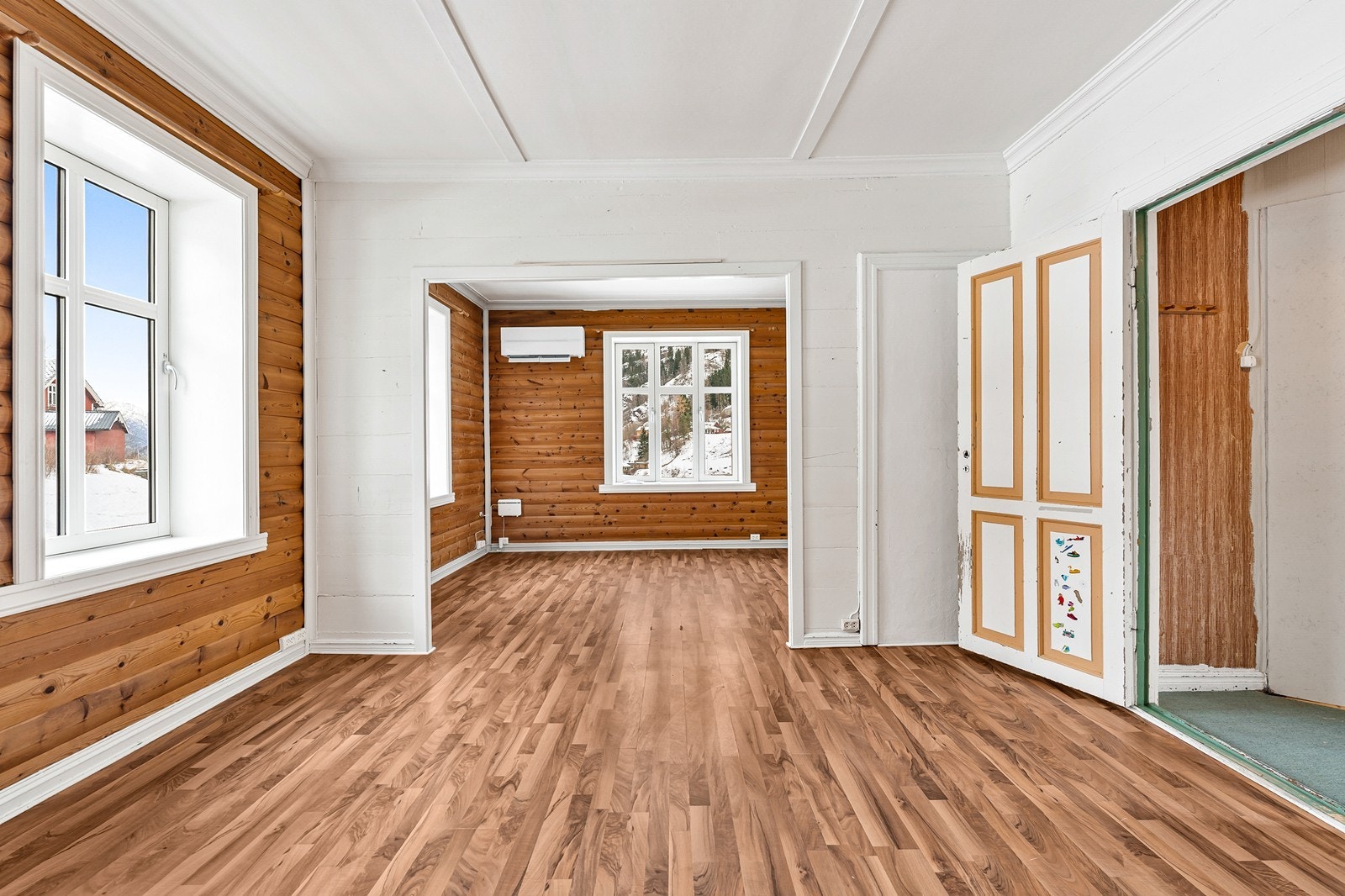 2.etasje inneholder stue, spisestue, kjøkken og trapperom Galleribilde