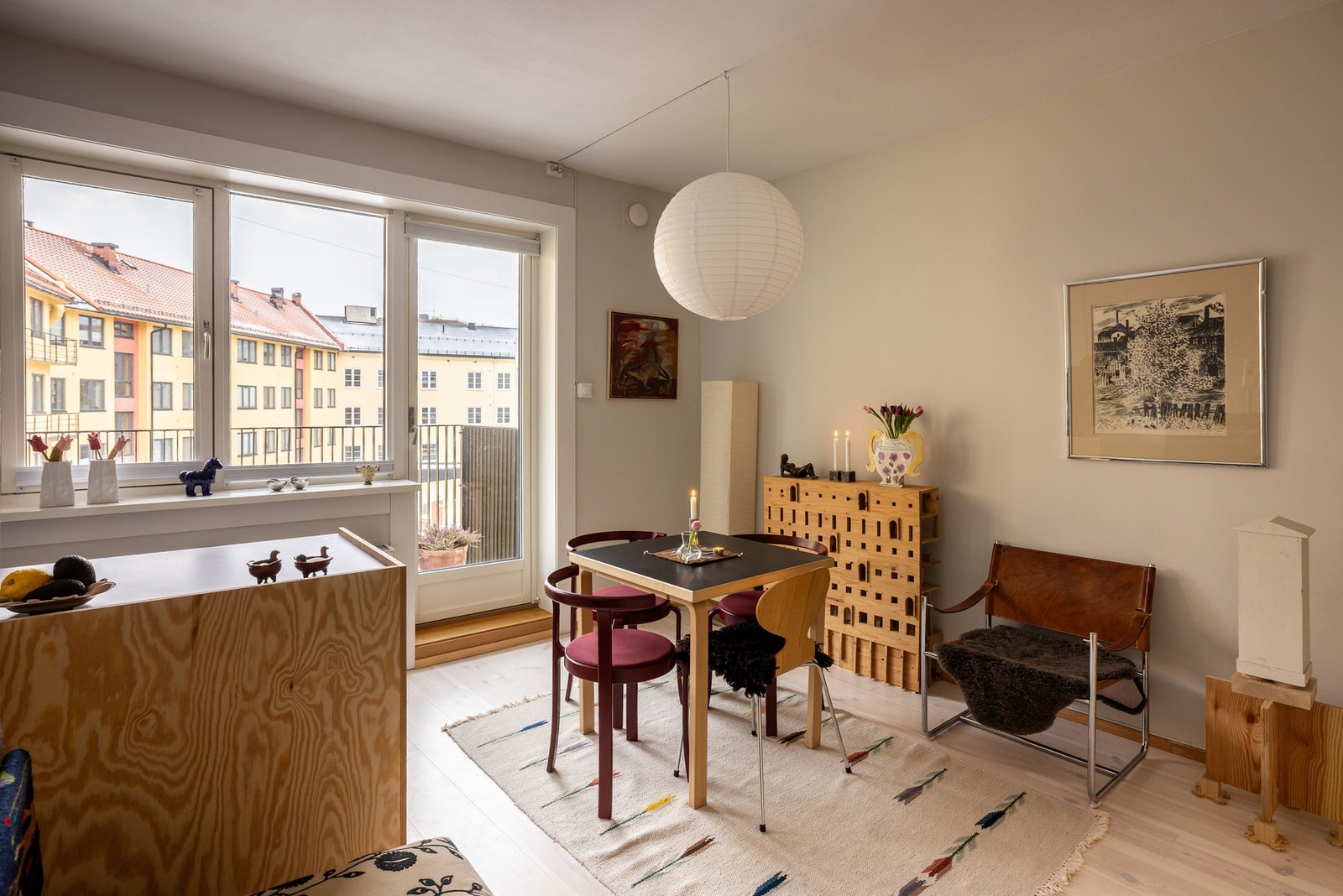 Velkommen til Bentsebrugata 29A - en gjennomtenkt 1-roms med arkitekttegnede detaljer og arealeffektive løsninger. Galleribilde