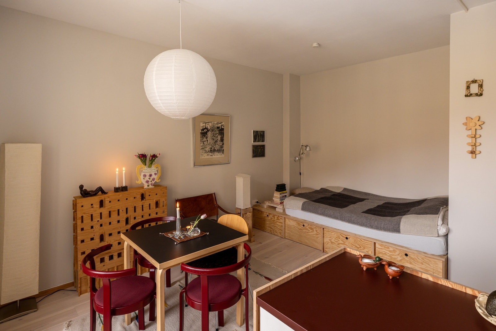 God plass til spisebord, perfekt for middag med venner. Galleribilde