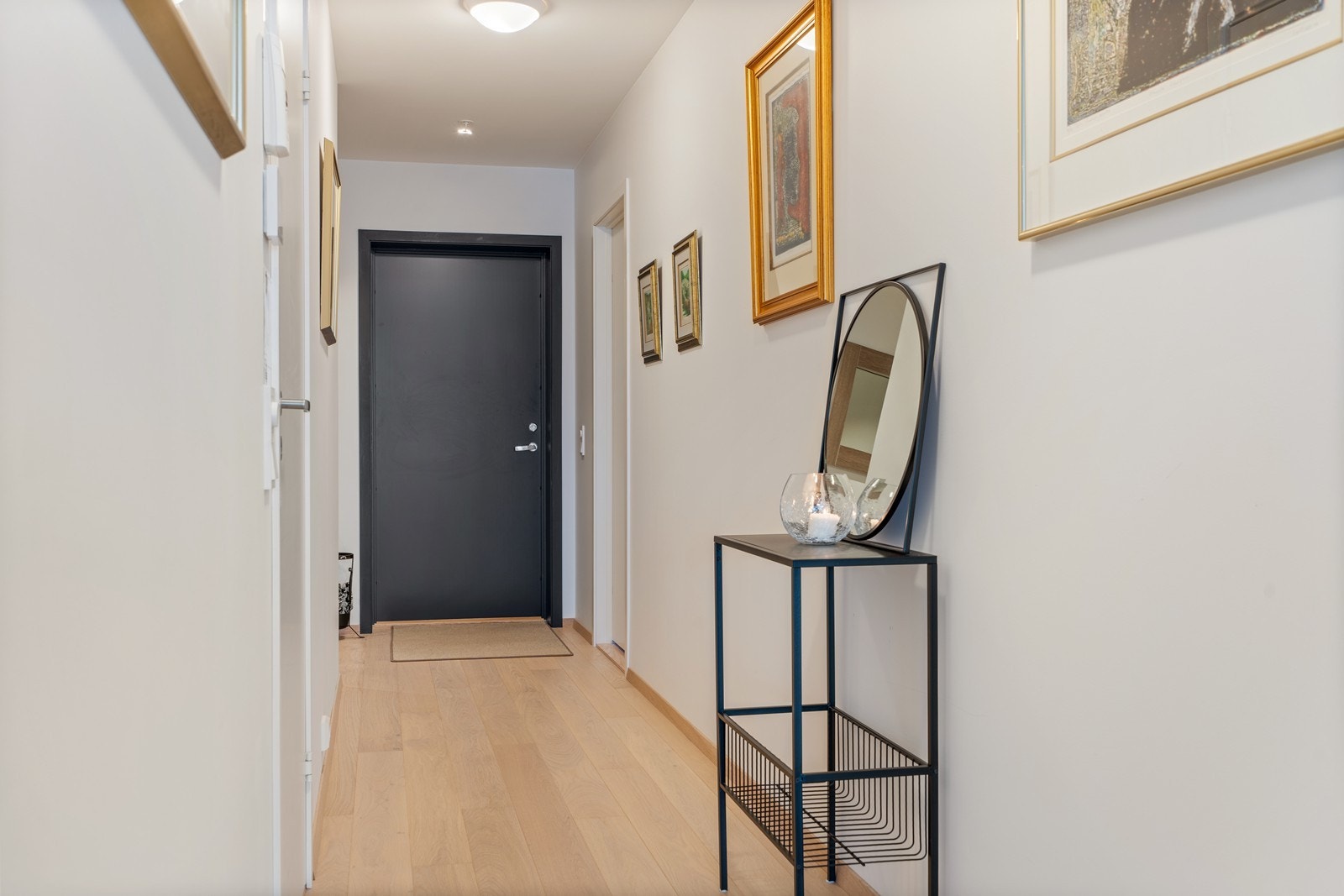 Stor og romslig gang. Galleribilde