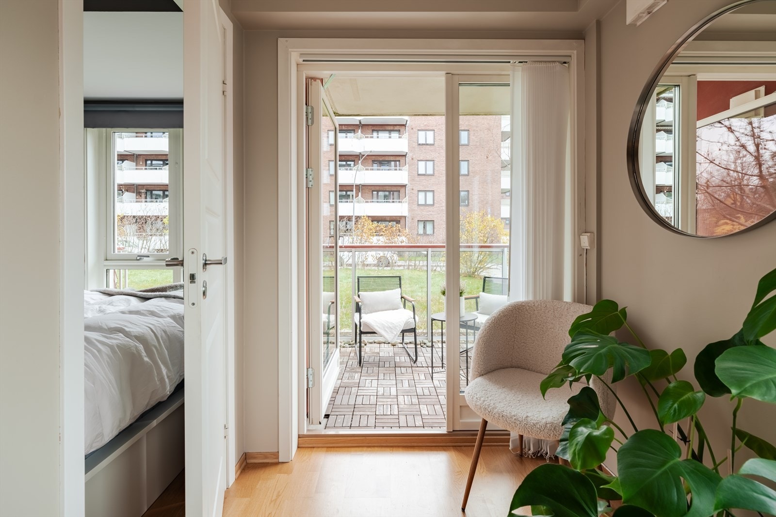 Fra stuen er det direkte utgang til en herlig balkong! Galleribilde