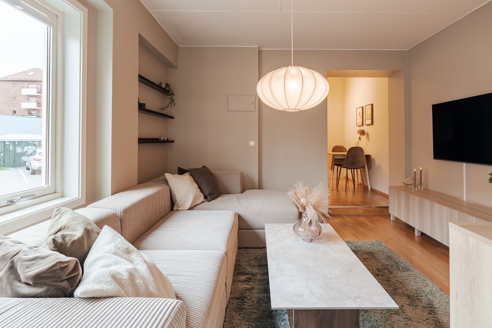 Her får du et fint lysinnslipp fra byggets to sider Galleribilde