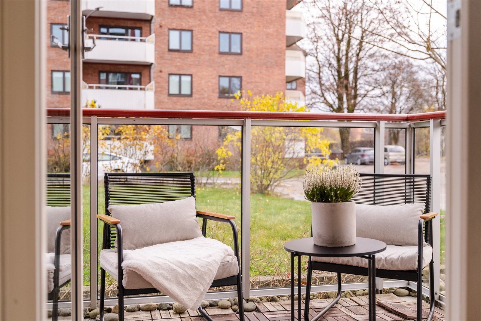 Koselig balkong på ca. 4 kvm som vender ut mot rolige omgivelser Galleribilde