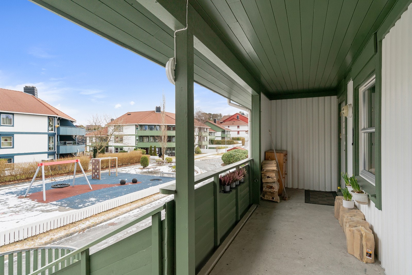 Svalgang inn mot inngangsparti Galleribilde