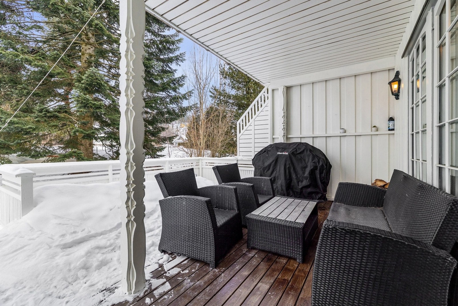 Sosial sitteplass for hele familien. Galleribilde