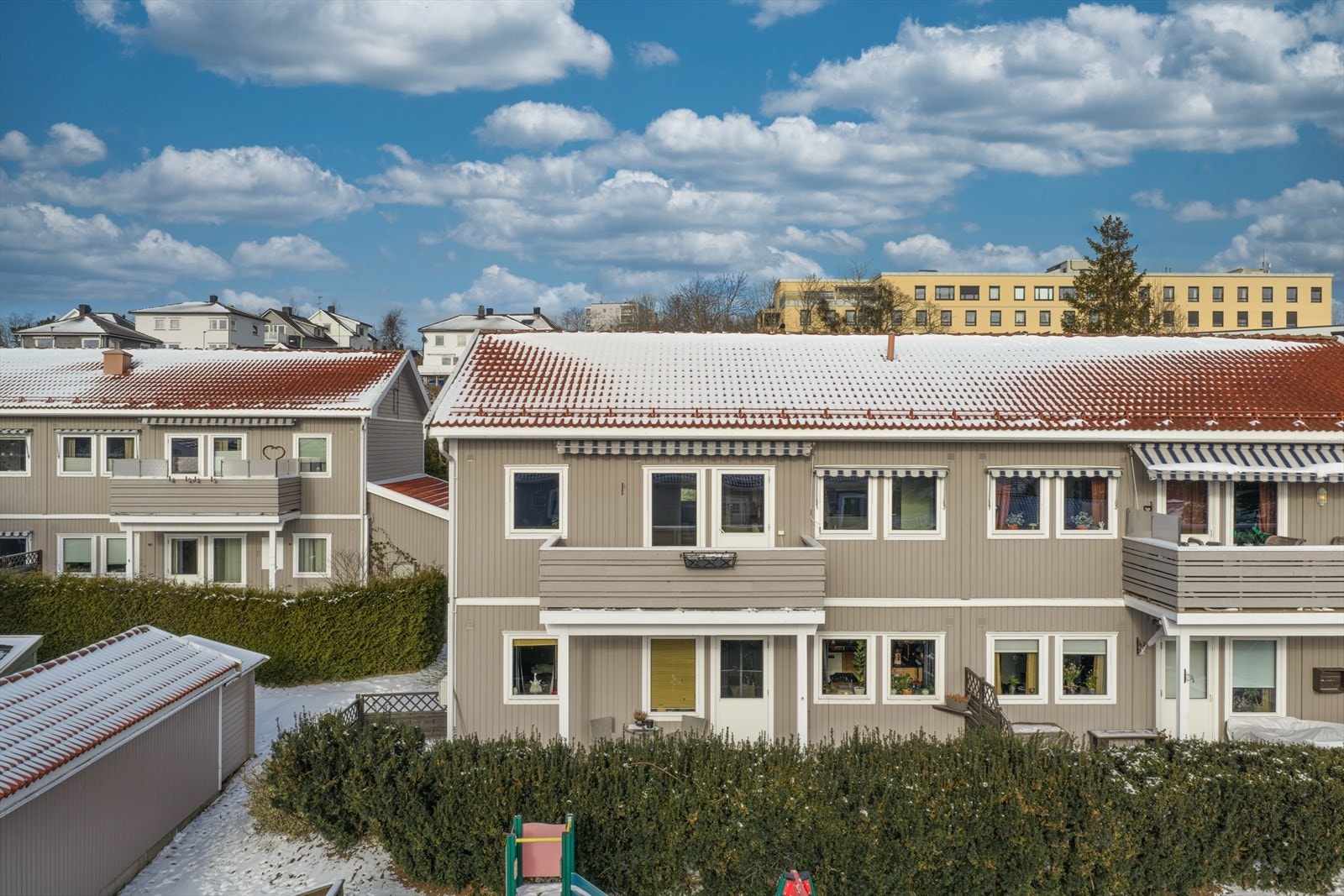 Det hyggelige borettslaget består av totalt 23 boliger fordelt på korsdelte firemannsboliger. Galleribilde