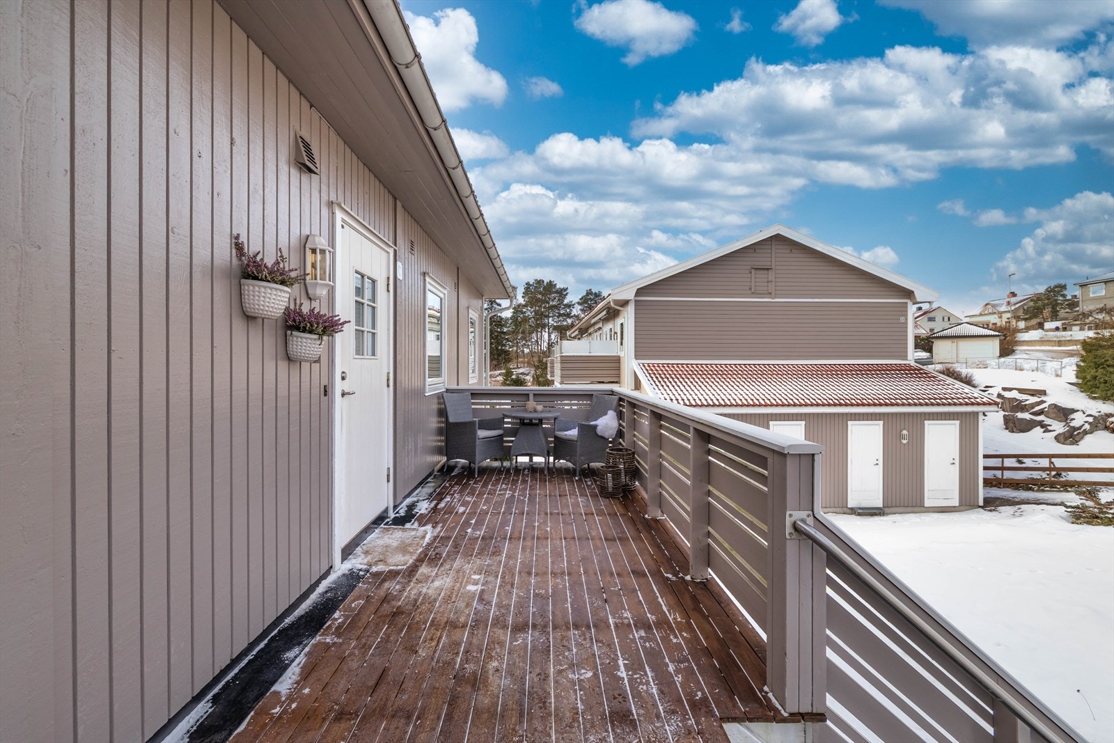 I tilknytning til inngangspartiet er det også gode muligheter for plassering av sittegruppe. Galleribilde