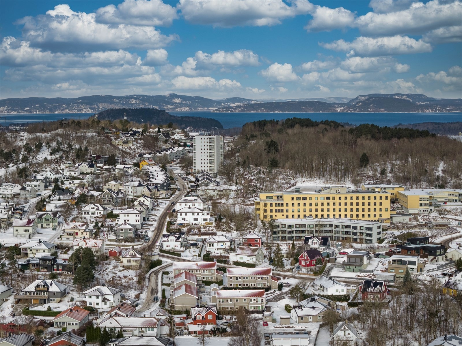 Horten er en koselig og sjarmerende by som har mye å tilby for alle. Enten du er på jakt etter historiske opplevelser, gode shoppingmuligheter, trivelige spisesteder og cafeer, eller et bredt utvalg av trening og fritidstilbud. Galleribilde