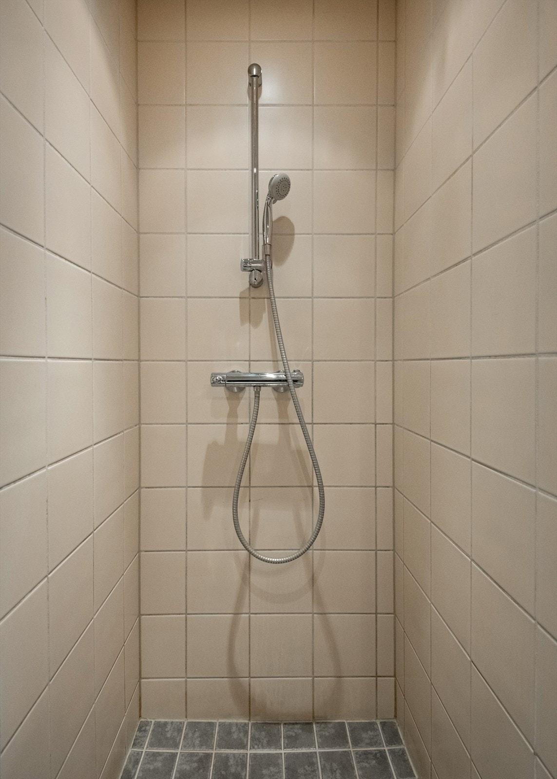 Dusjsone med armatur tilkoblet hånddusj. Galleribilde