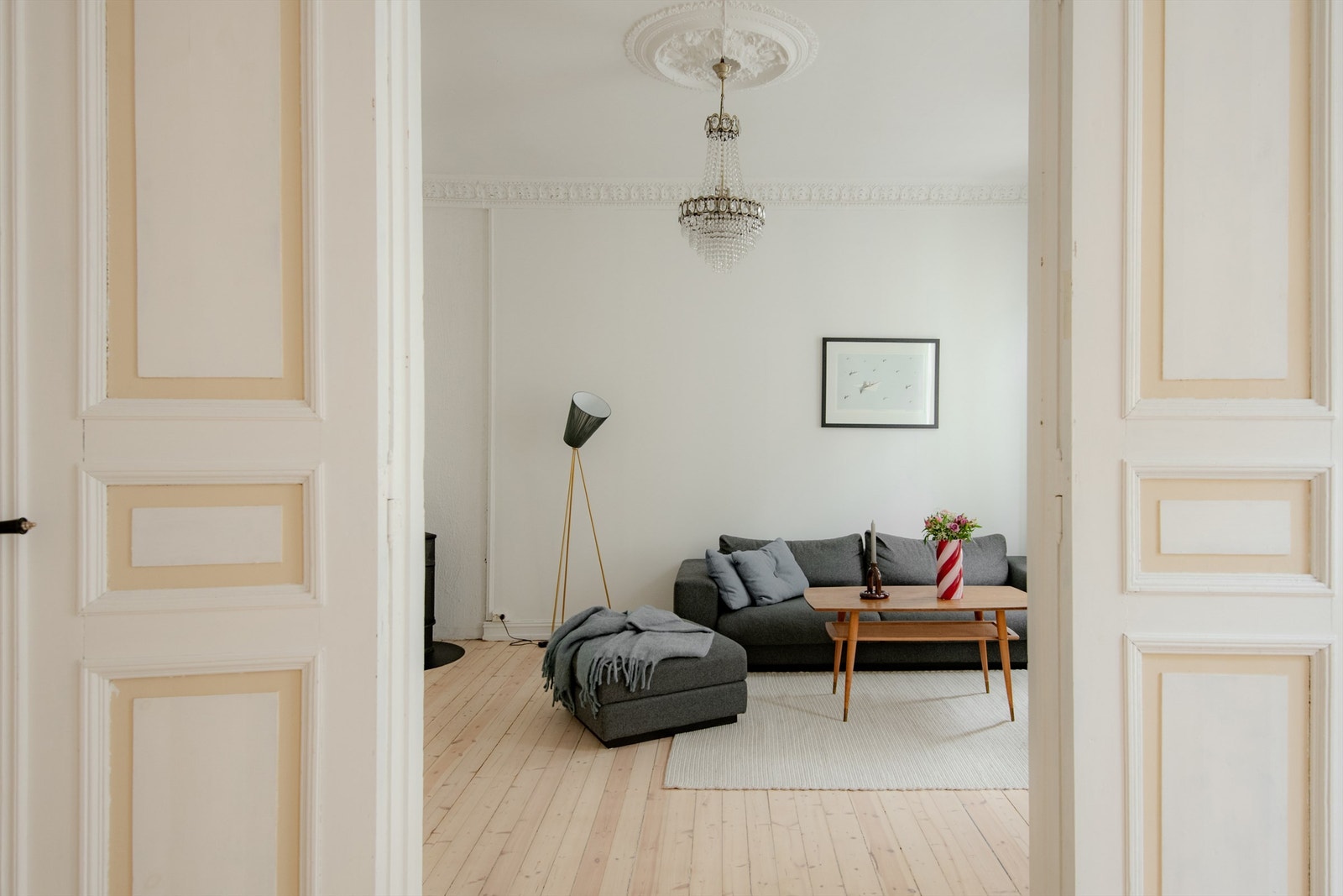 En lys, klassisk og og gjennomgående leilighet med mye sjarm. Galleribilde