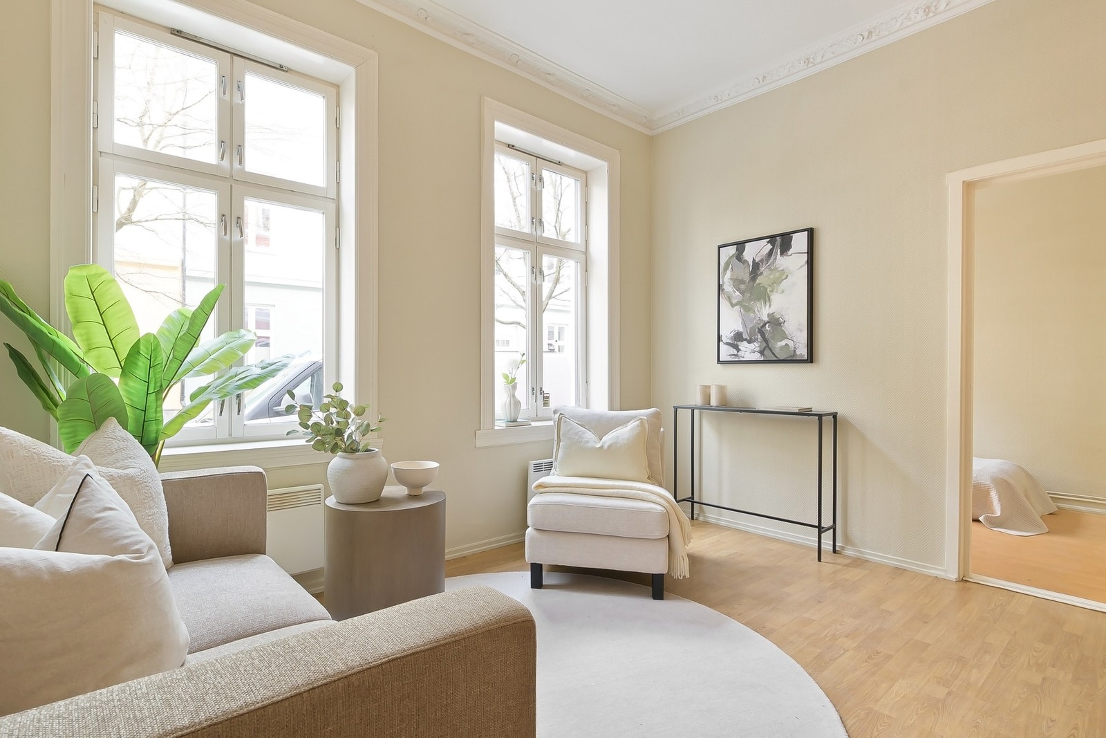 Fantastisk takhøyde på over 3 meter og flott lysinnslipp fra to doble vindusflater. Galleribilde