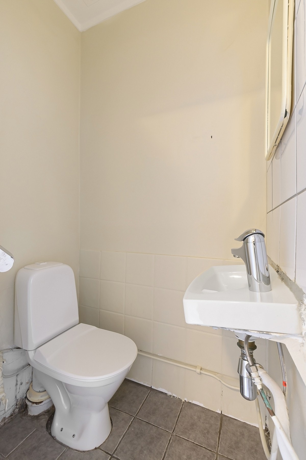 Praktisk separat wc ved entré. Galleribilde