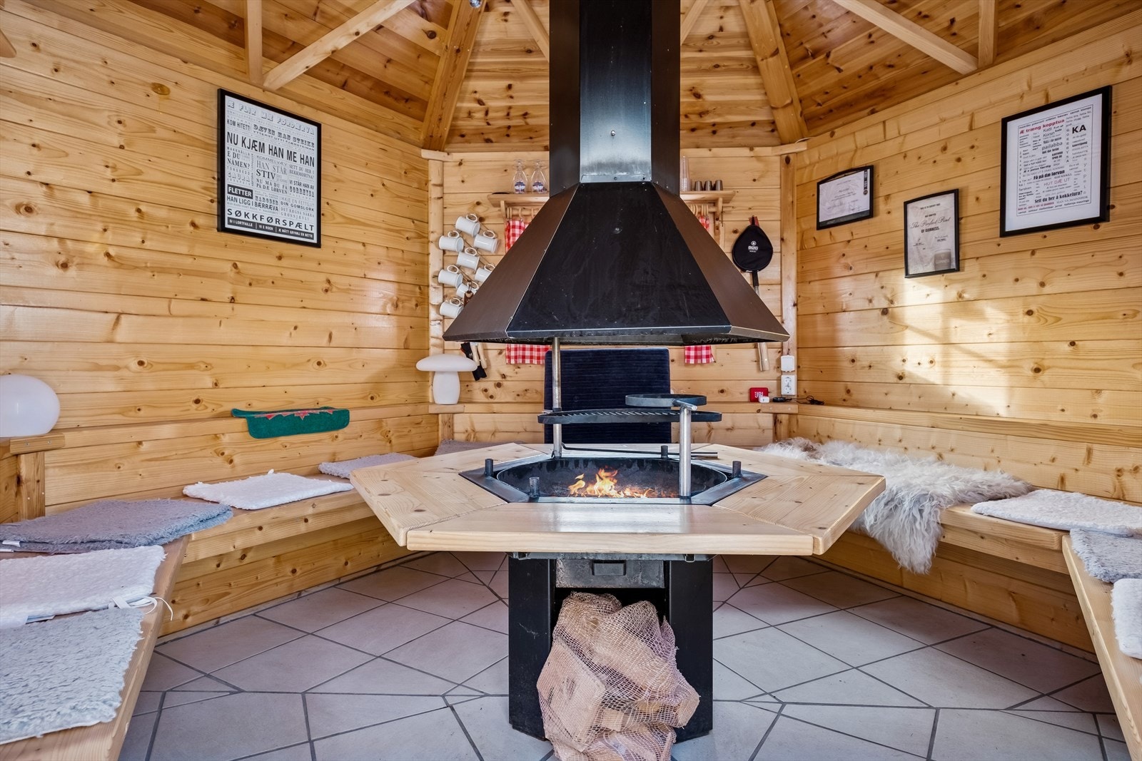 Trivelig grillhytte hvor familie og venner kan samles Galleribilde