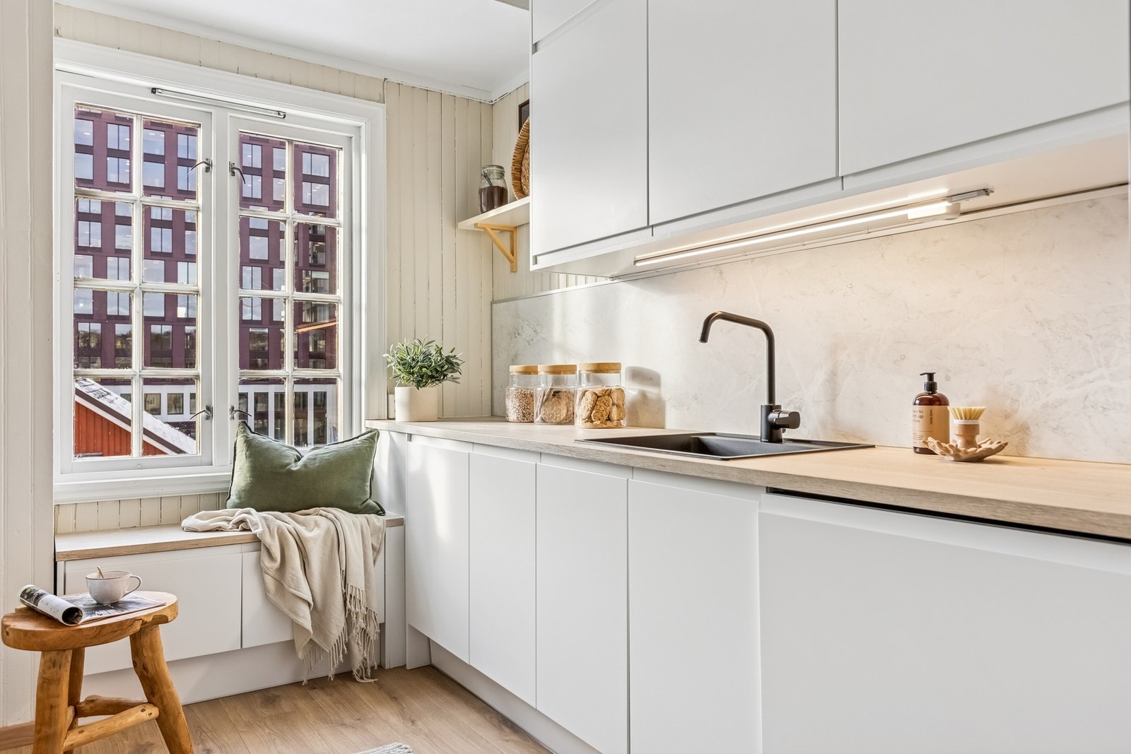 Moderne og arealeffektivt kjøkken med mange gode løsninger. Galleribilde