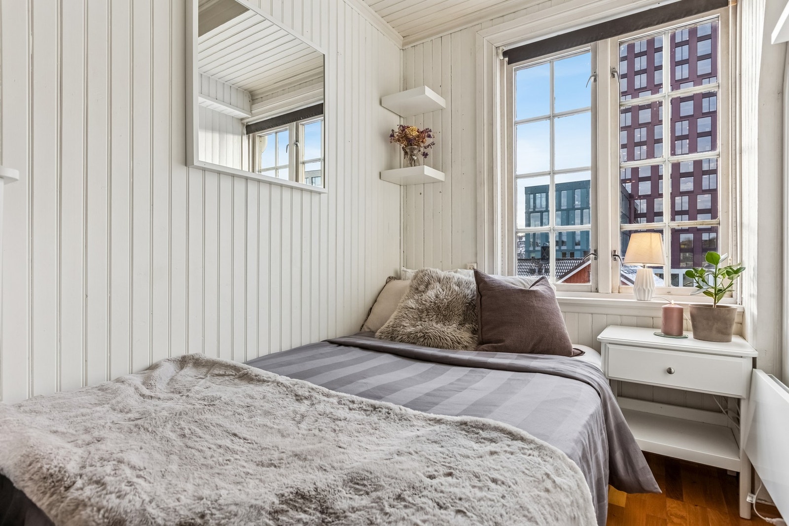 Rom som i dag er innredet som soverom. Ikke godkjent for varig opphold. Galleribilde