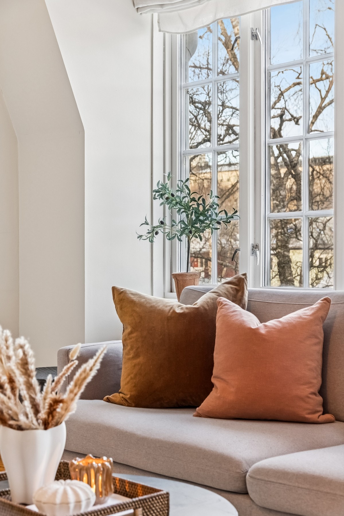 Boligen ligger meget fint til med nærhet til det det meste. Galleribilde