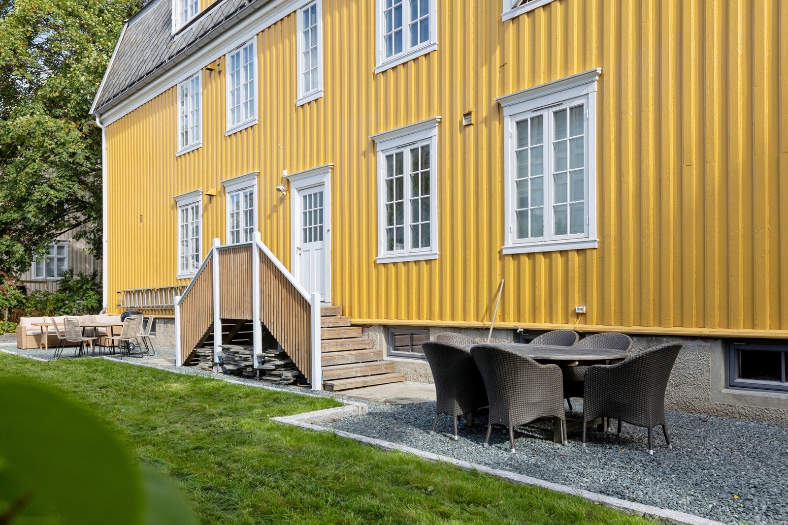 Et sentralt og flott bområde. Pent opparbeidet uteområde. Galleribilde