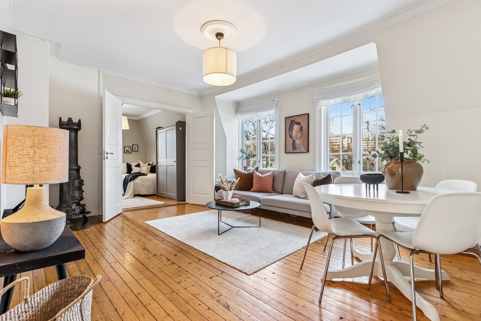 Fra stuen er det direkte adkomst til et soverom. Galleribilde