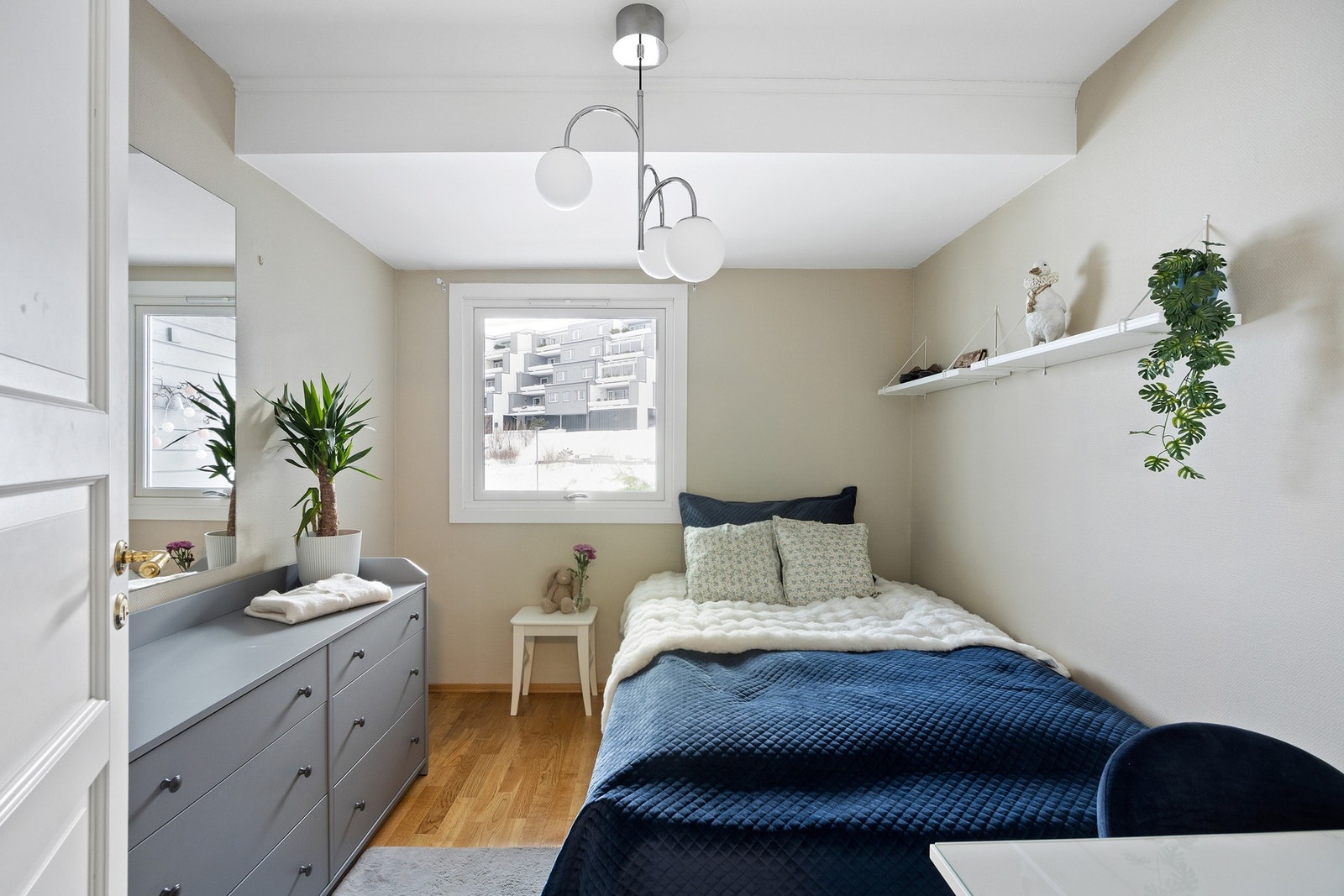 Soverom 2 er av god størrelse og egner seg godt som et barnerom, gjesterom eller kontor. Galleribilde