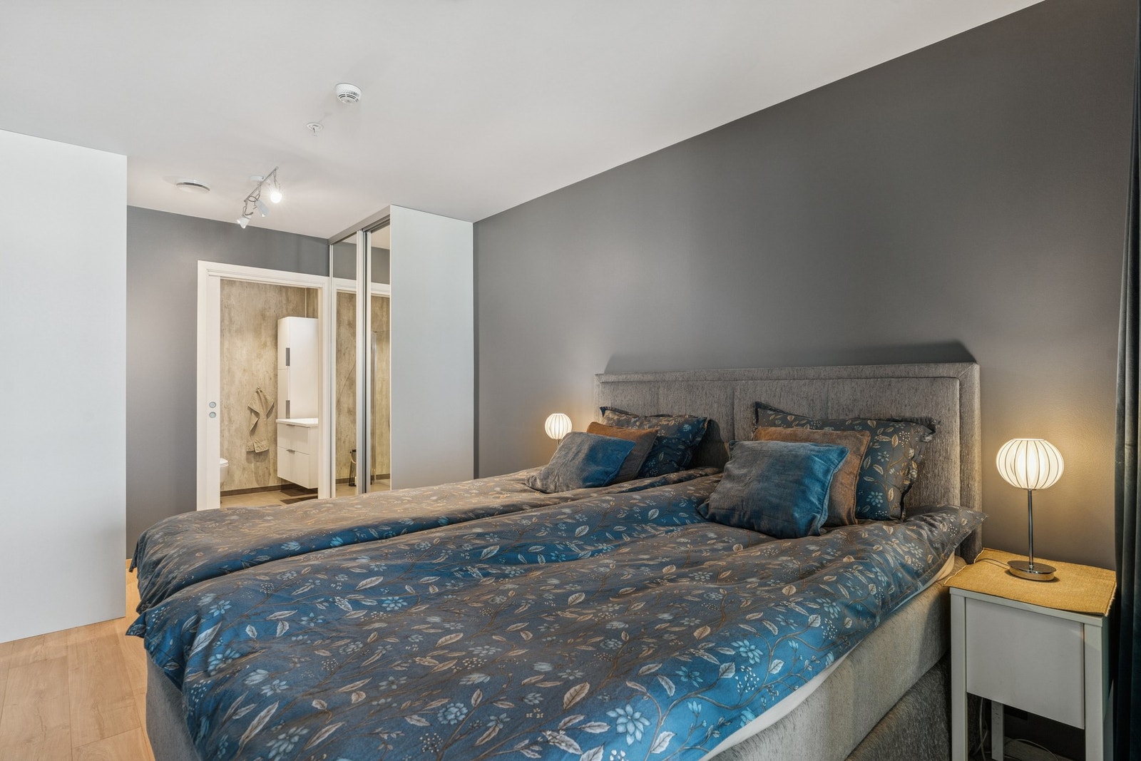 Hovedsoverom med tilknytning til bad. Galleribilde