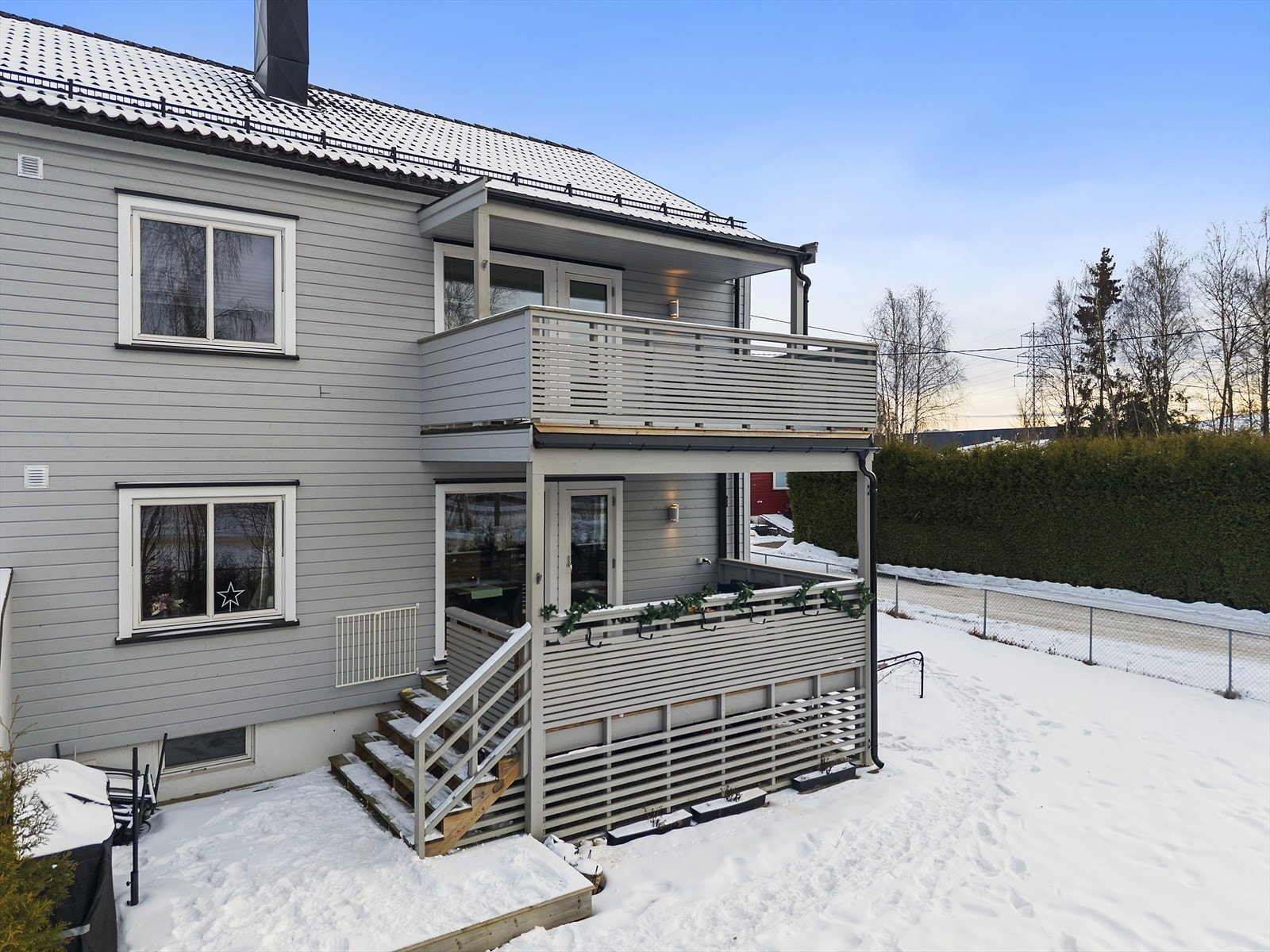 Gangavstand til dagligvarebutikk, apotek og bussforbindelser mm Galleribilde