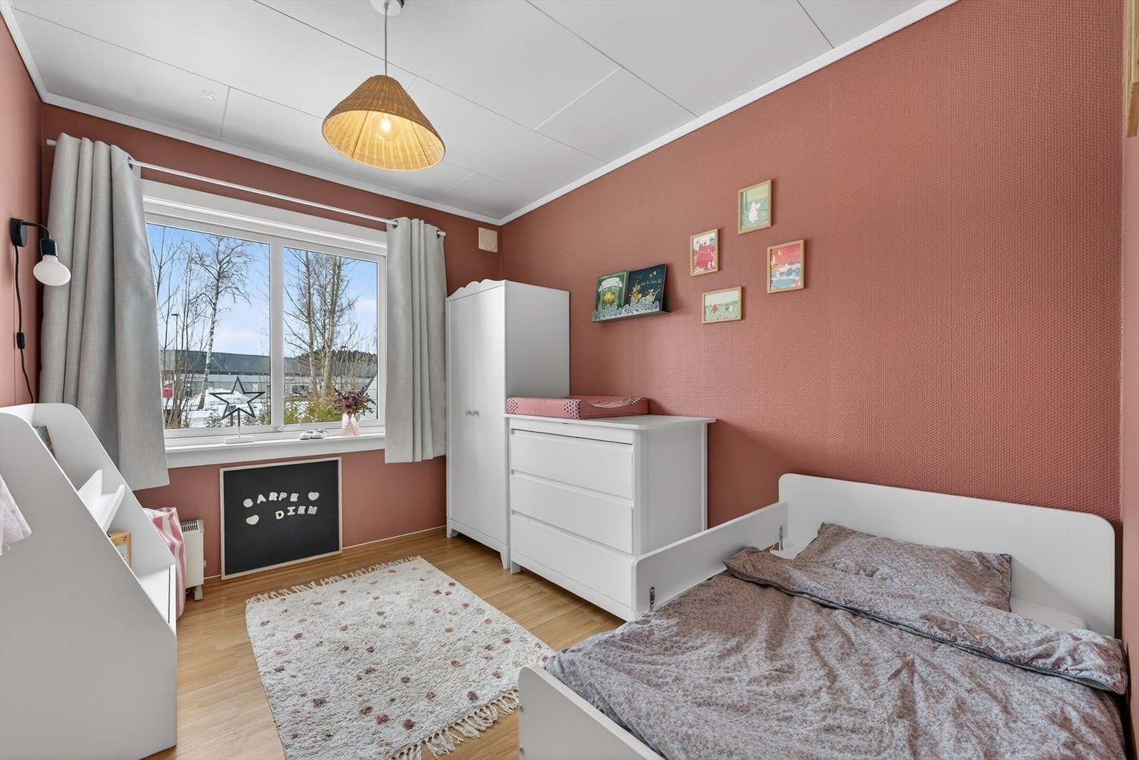 Soverom 2 har også plass til seng, nattbord og garderobeskap Galleribilde