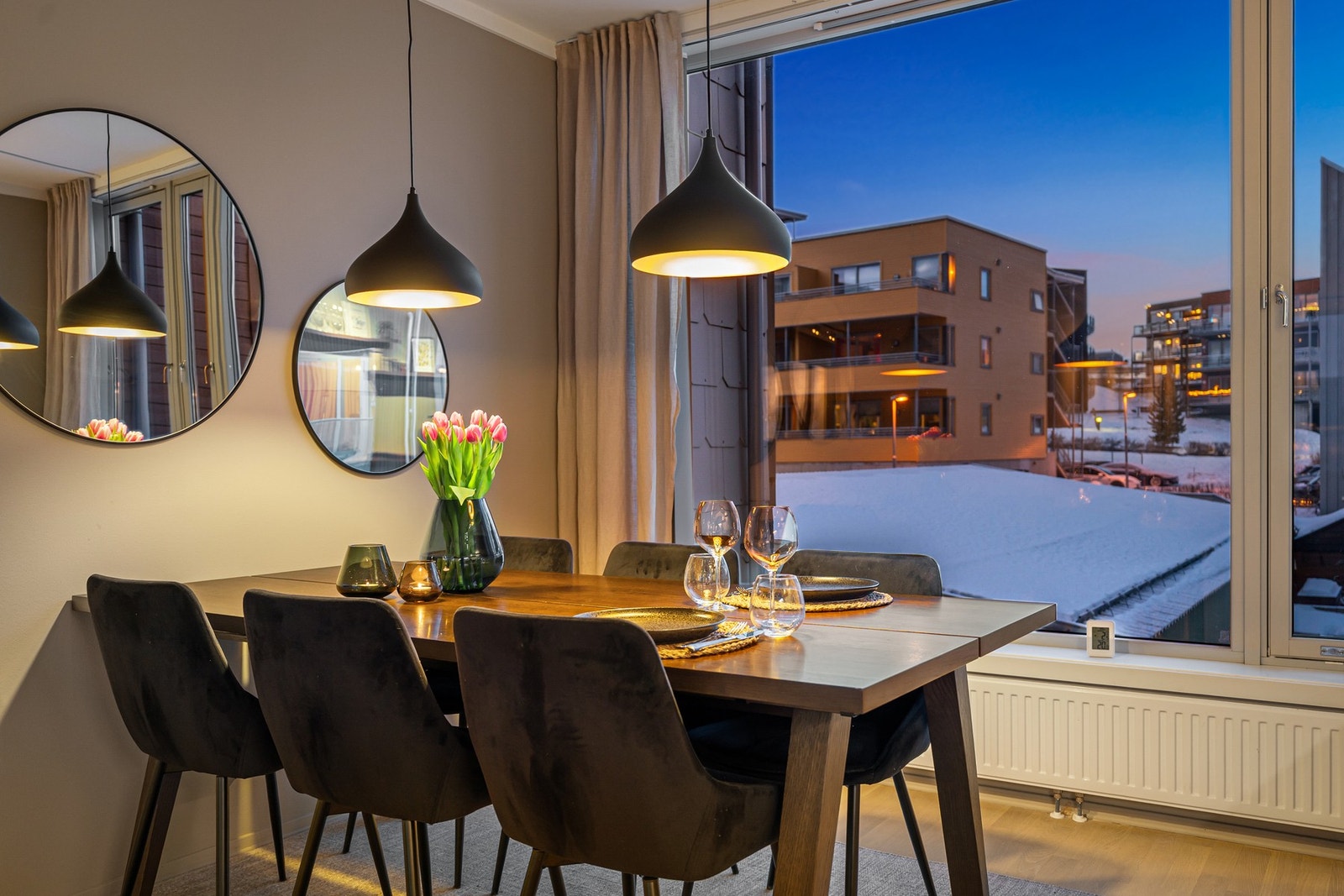 Spisesonen faller naturlig inn i rommet Galleribilde