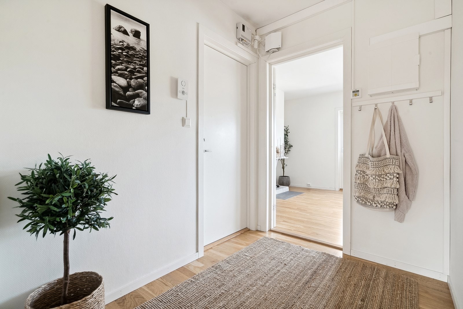 Entre med plass til ønsket garderobeløsning. Galleribilde