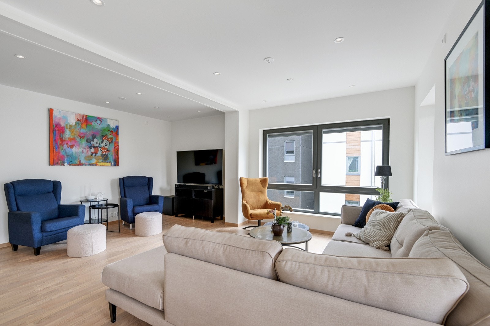 Stue og kjøkken er på hele 56 kvm Galleribilde