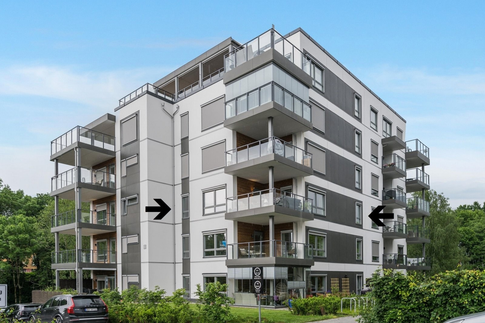 Meget solrikt, med luftig oppefølelse. Her kan morgen sol og kvelds sol nytes. Fra riktig plassert hjørne terrasse. Galleribilde