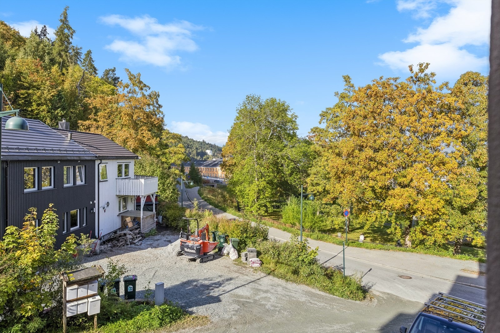 Ønsker du å tilbringe tid i skog og mark finner du flotte turstier langs Møllebekken, som tar deg hele veien opp til bymarka med flott helårs turterreng. Galleribilde