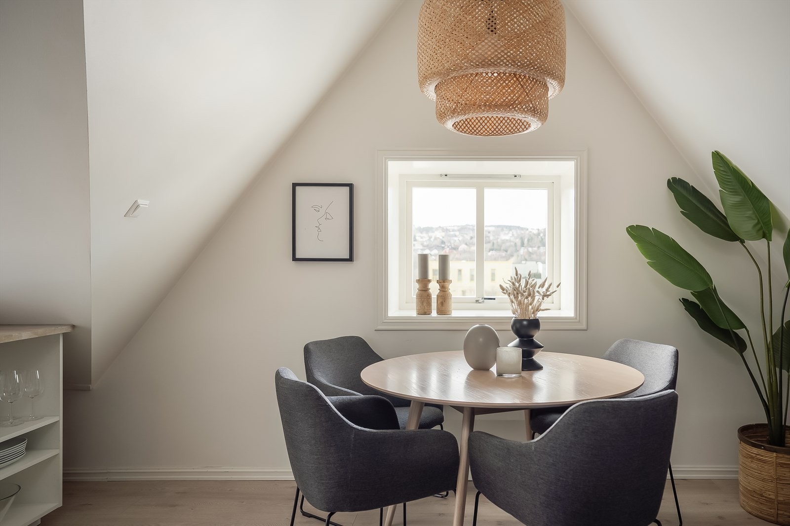 Her er det god plass til egen spisesone. Galleribilde