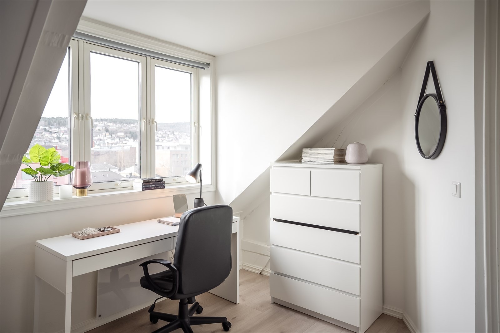 Leiligheten ligger usjenert til i byggets 5. etasje. Galleribilde