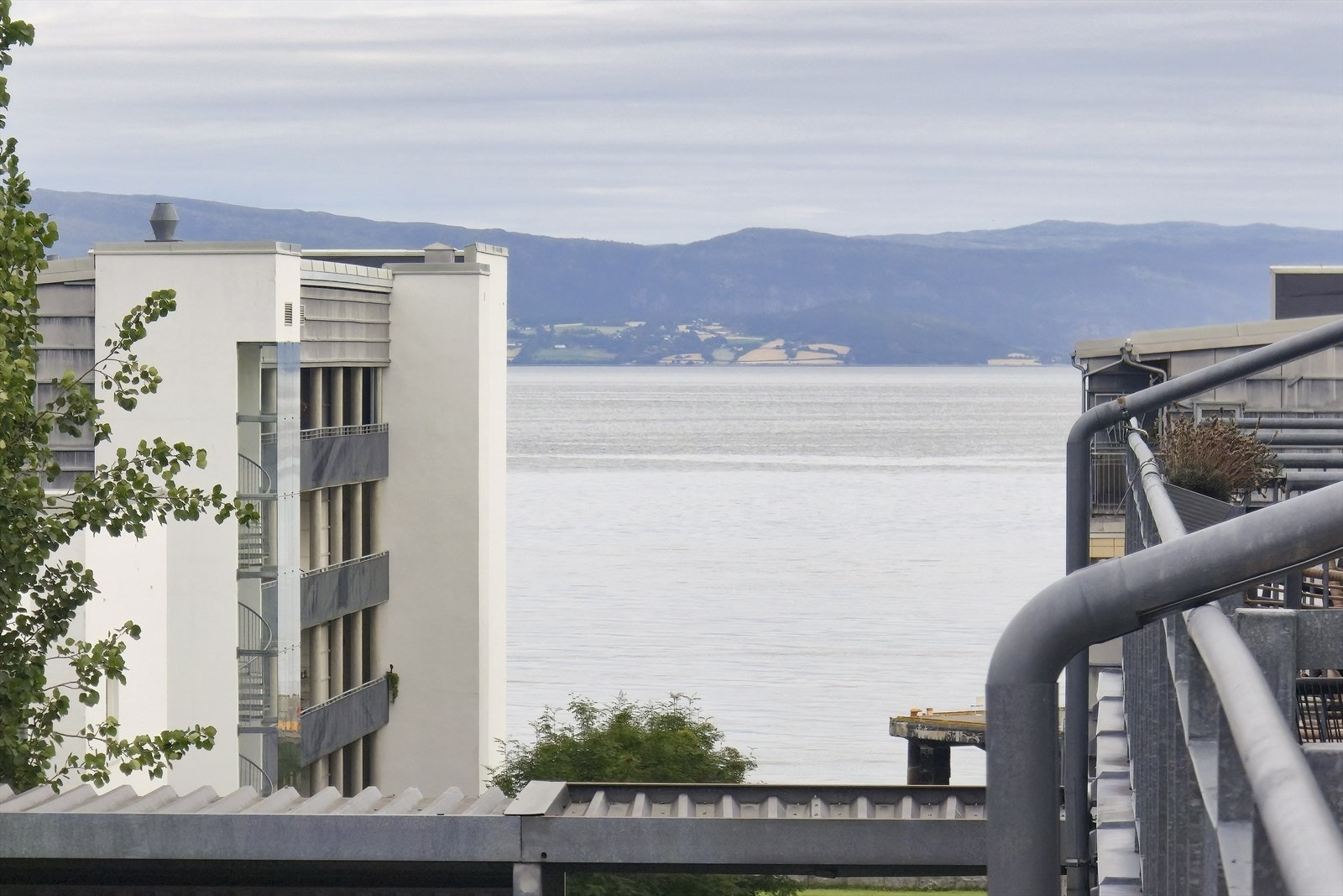 Herlig fjordutsikt fra balkongen. Galleribilde