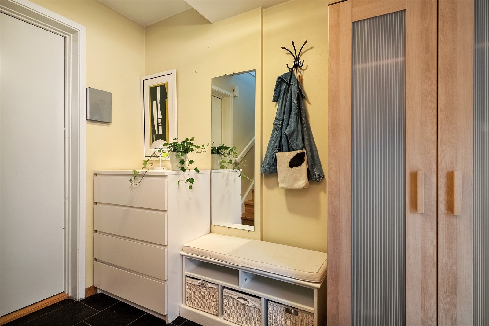 God plass til oppbevaring av ytterklær. Galleribilde