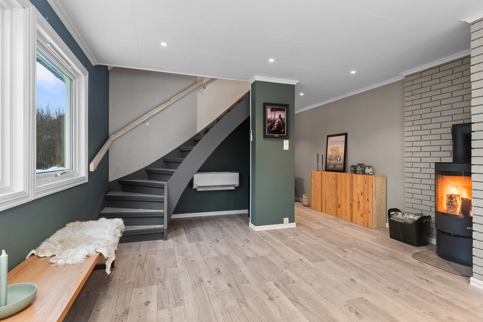 Varmepumpe og peisovn sørger for god varme Galleribilde