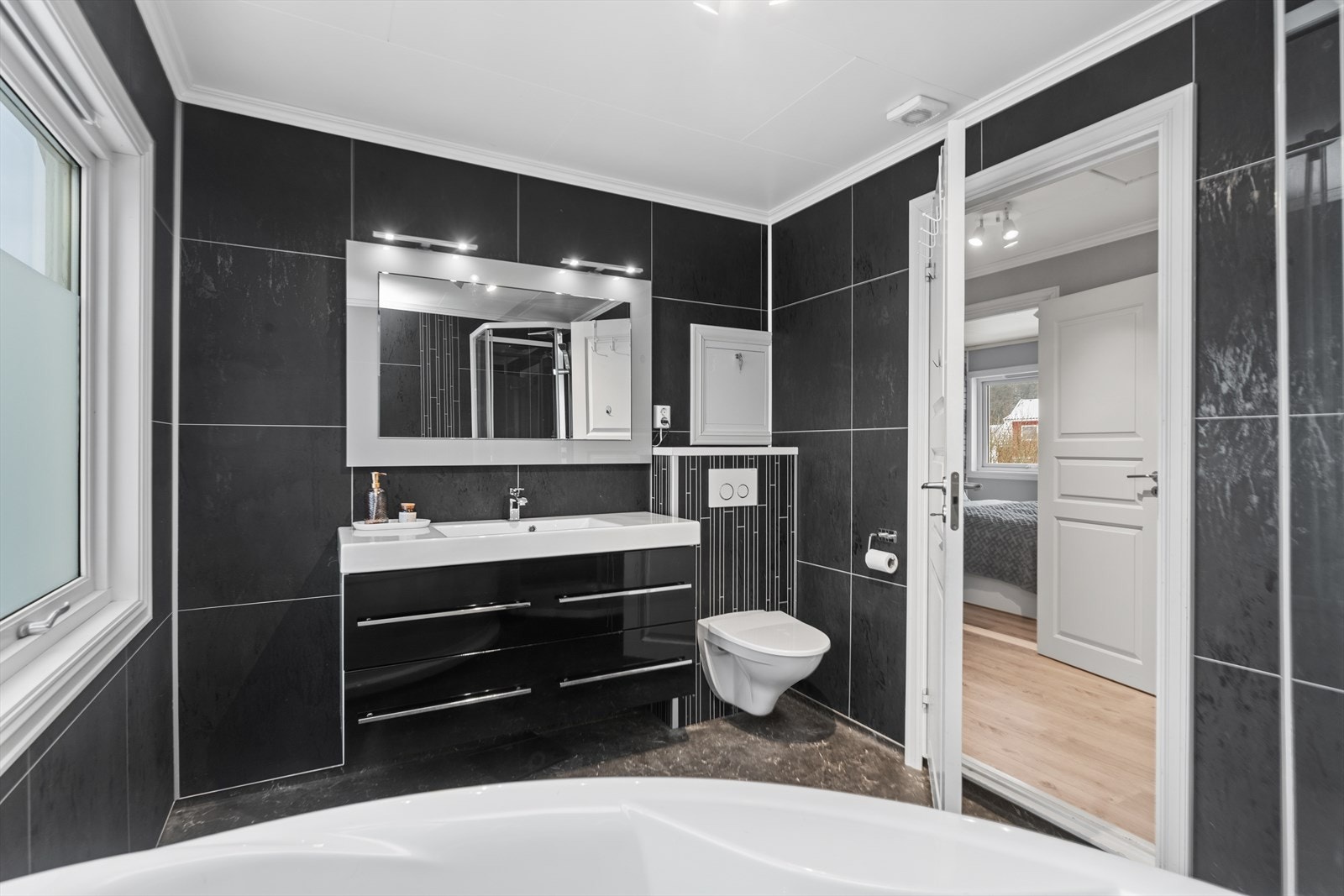 Romslig bad Galleribilde