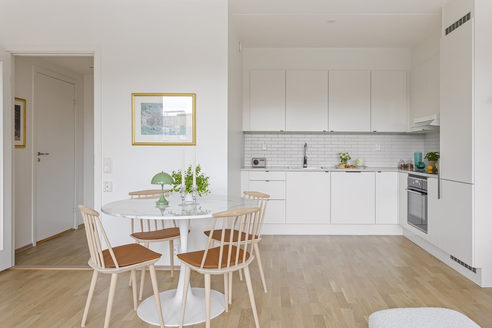 I tillegg har du plass til å innrede med et spisebord - perfekt for å invitere venner og familie! Galleribilde