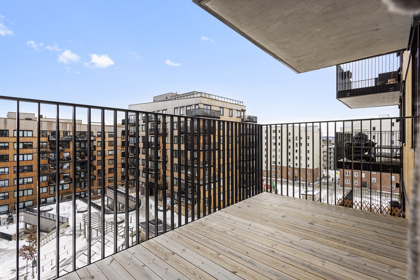 Balkongen har gode solforhold på sommeren. Galleribilde