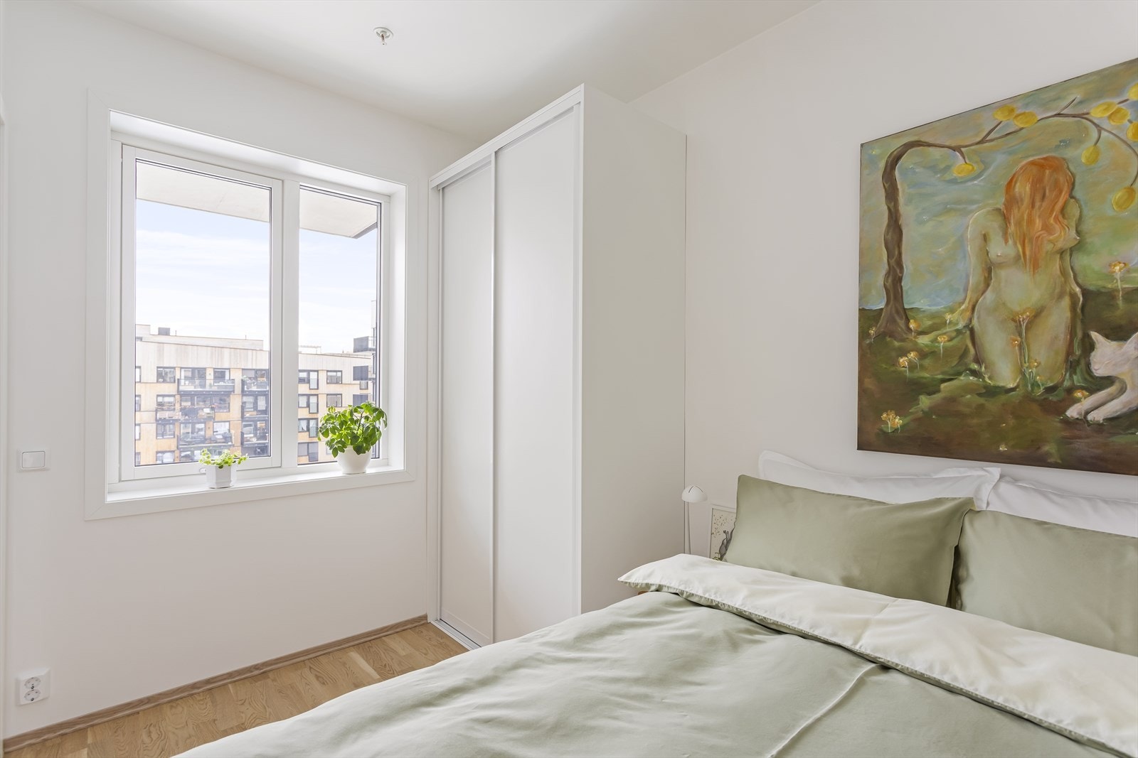 Leiligheten vender i sin helhet mot en rolig bakgård. Galleribilde