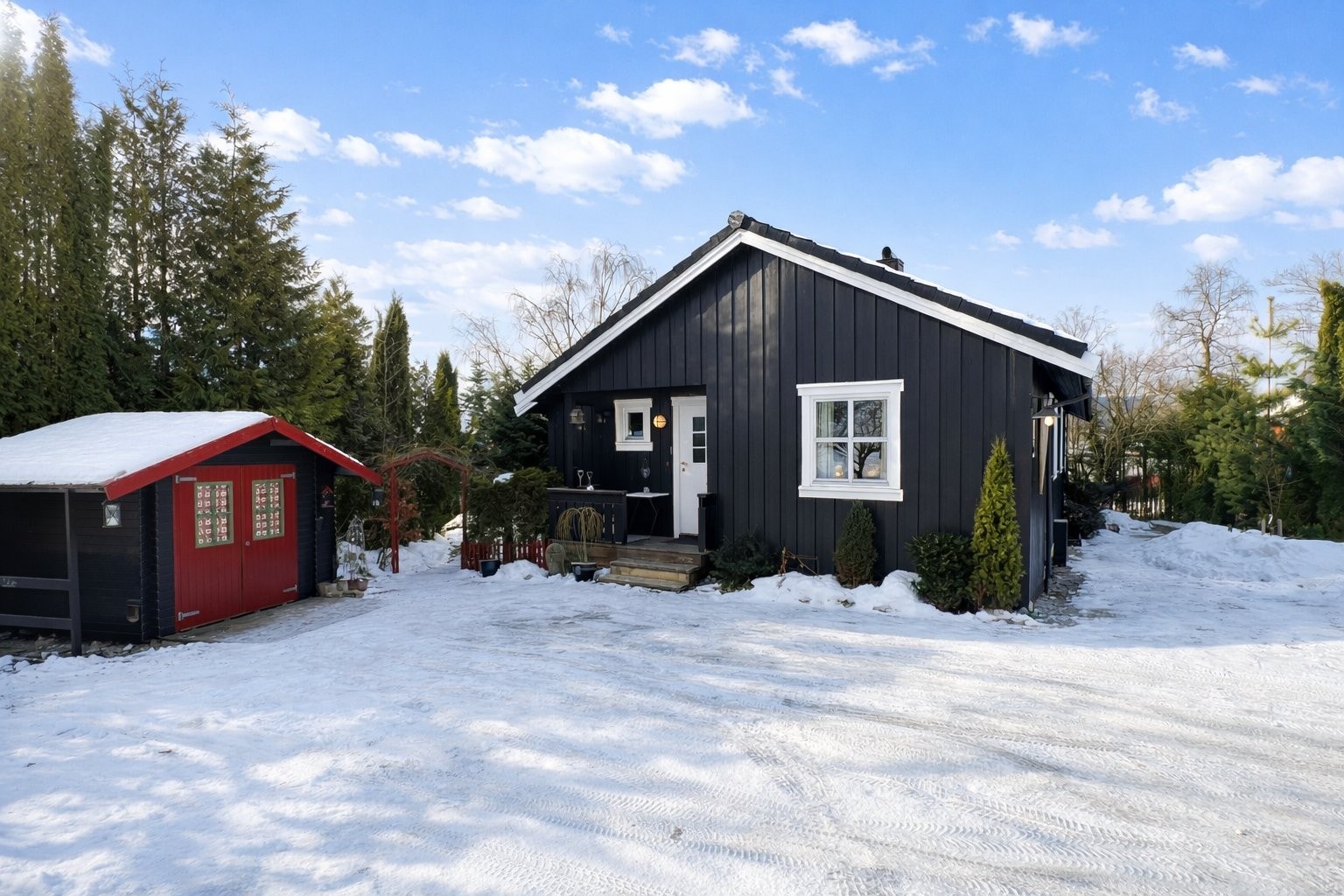 Velkommen til Skjetleinvegen 123! En innholdsrik enebolig med attraktiv beliggenhet. Galleribilde