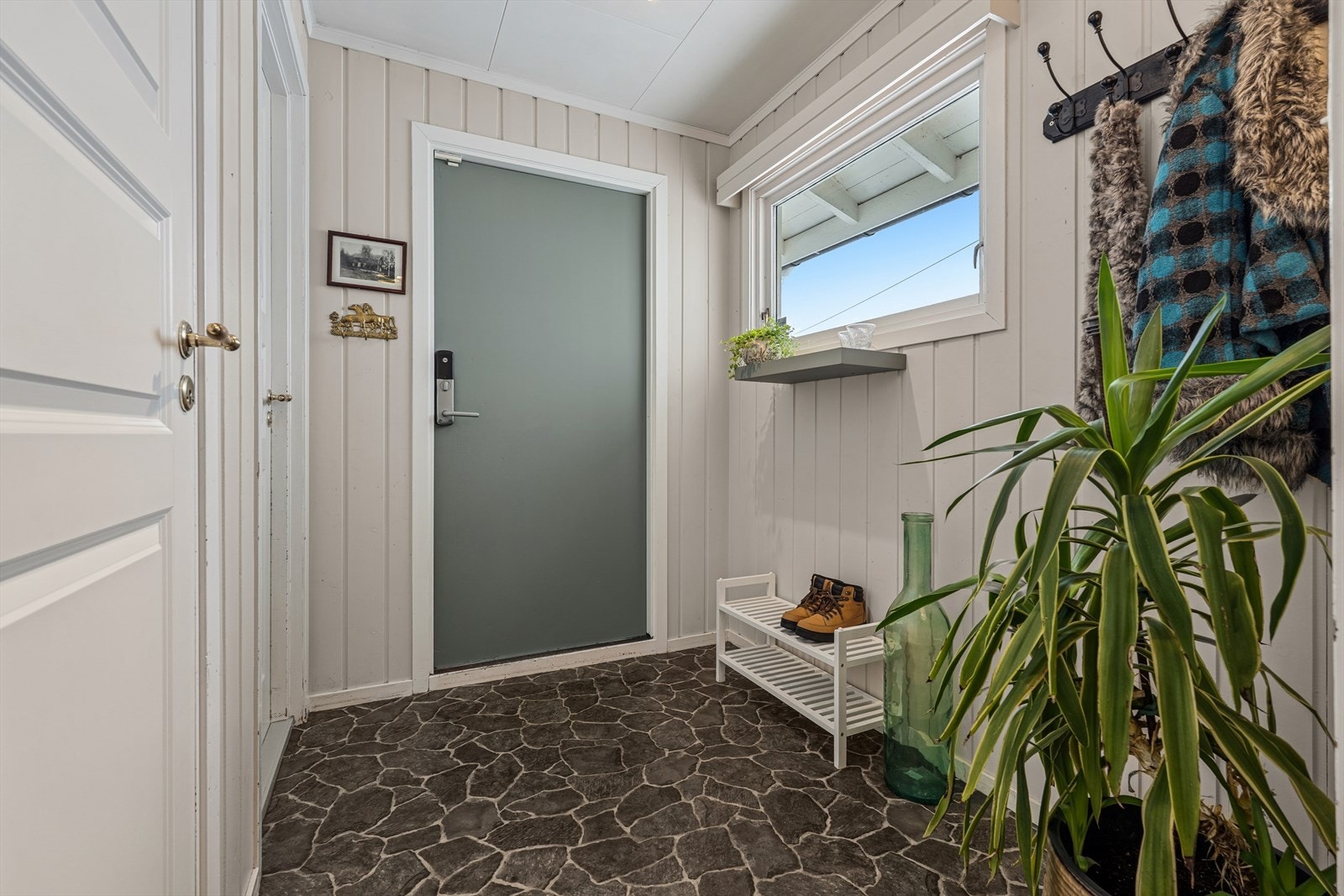 Ytterdøren har elektronisk dørlås. Galleribilde