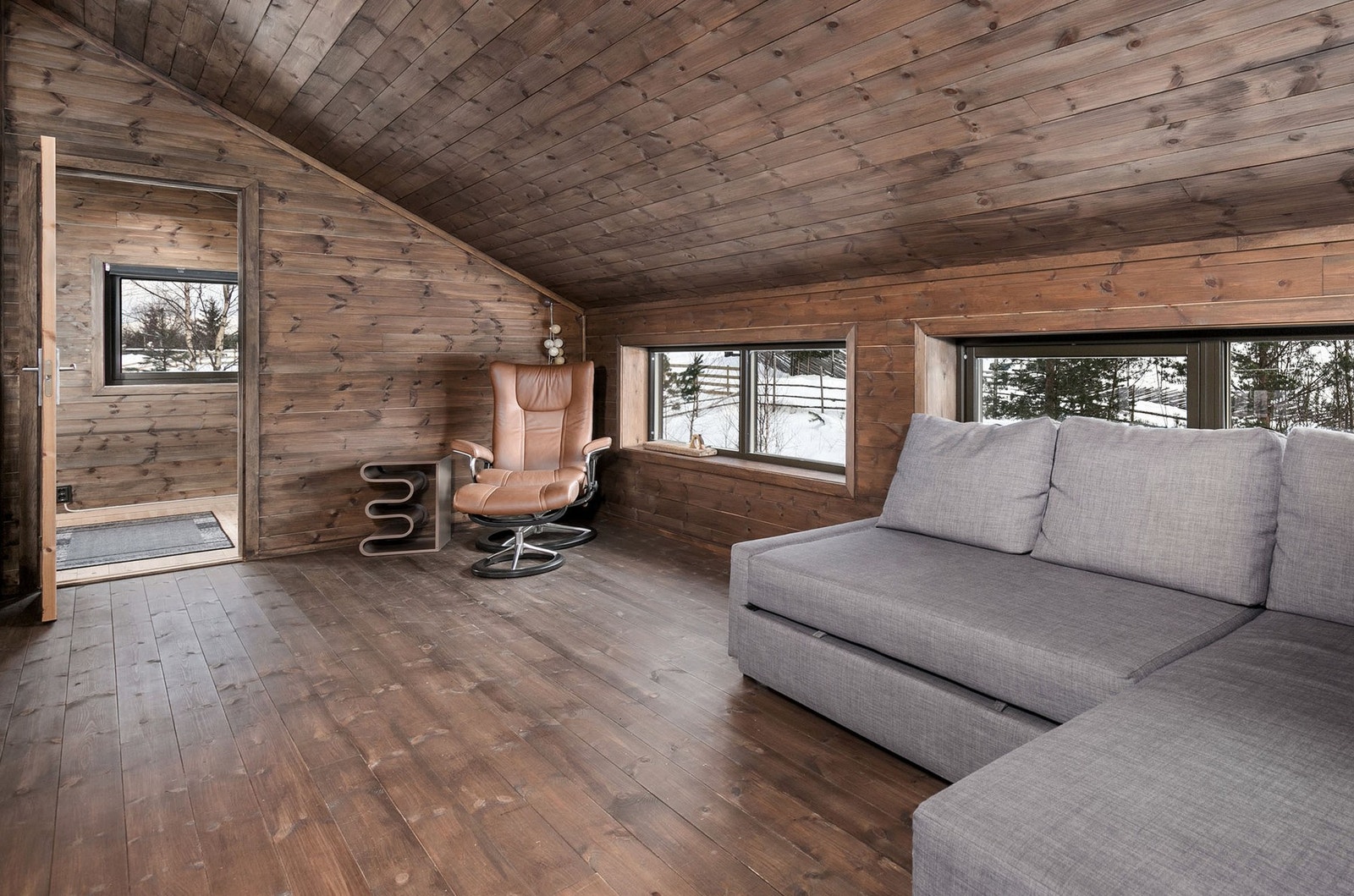 Mezanin/hems er perfekt som ekstra oppholdsrom, TV-krok eller til oppbevaring. Galleribilde