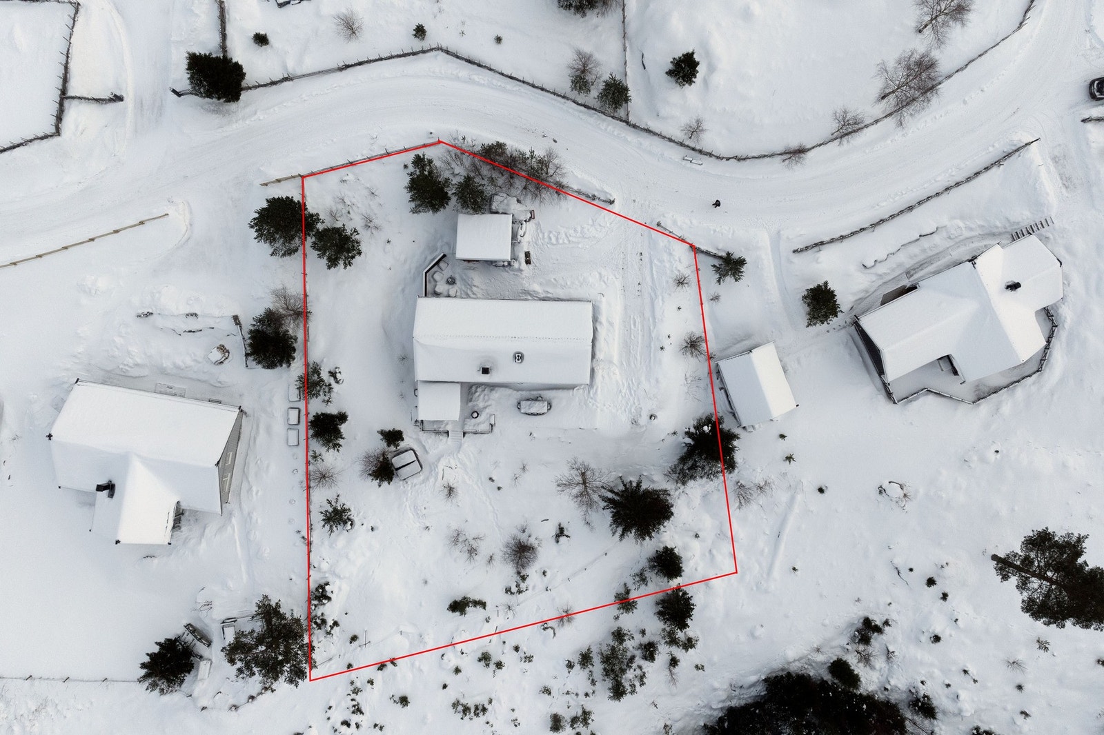 Stipulerte eiendomsgrenser på bildet er kun ment som illustrasjon. Nøyaktige grenser fremgår av offisielle kart og tinglyste dokumenter. Galleribilde