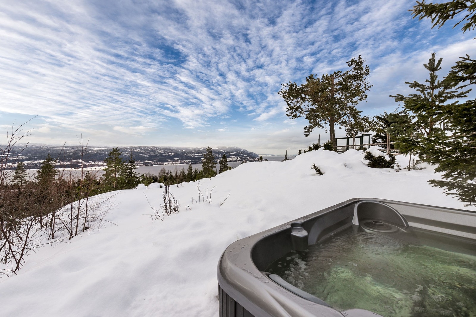 Her får du fantastiske solforhold og panoramautsikt over Mjøsa! Galleribilde