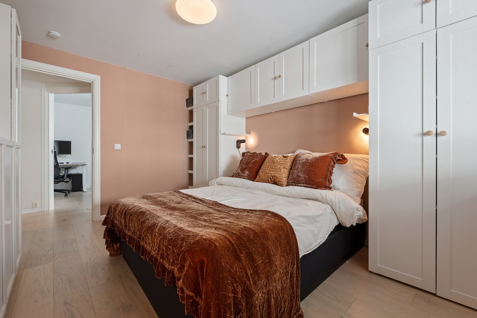 Vider byr leiligheten på tre soverom. Galleribilde